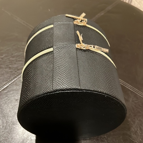 New Lancôme Paris Round Cosmetic Box 📦 - Picture 7 of 16